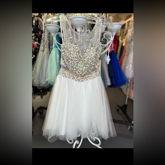 White Short Formal Size 2 with see through middle - Picture 1 of 4